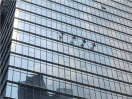 玻璃外墻如何清洗？