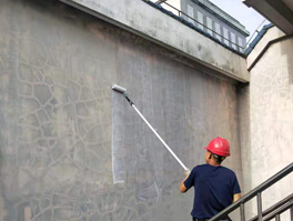 內(nèi)墻墻壁滲水怎么解決？多半是漏水，防水維修很關(guān)鍵