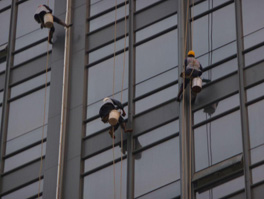 外墻清洗主要是清理哪些環(huán)境污染？