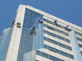 外墻清洗屬于高風(fēng)險(xiǎn)工作，如何安全完成