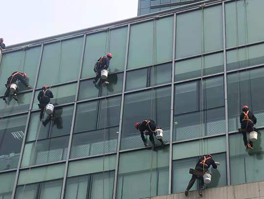 保潔員如何高空作業(yè)？