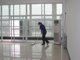 學(xué)校保潔，為校園創(chuàng)造空氣清新優(yōu)美的環(huán)境