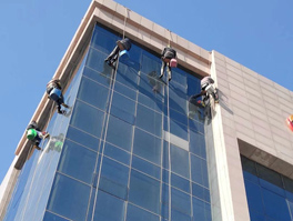 高空外墻清洗現(xiàn)場檢查的重點是什么？