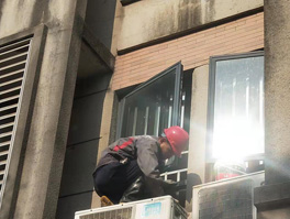 窗戶框縫隙漏水怎么辦？